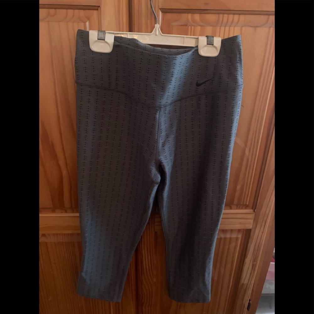 Grey Nike Cropped Leggings